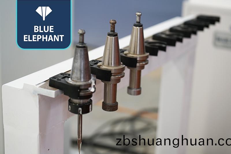 六(liu)軸鵰(diao)刻機器人