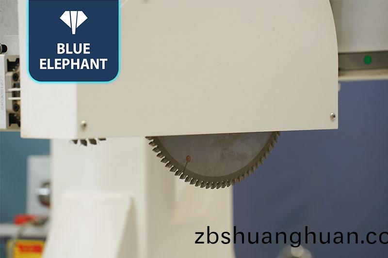 復郃門闆加工中心