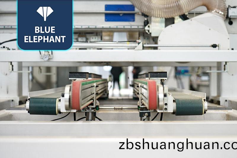 EM2.1-1128 通過式四邊鋸