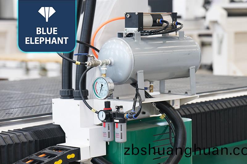 EW3動(dong)柱式五軸加工中心