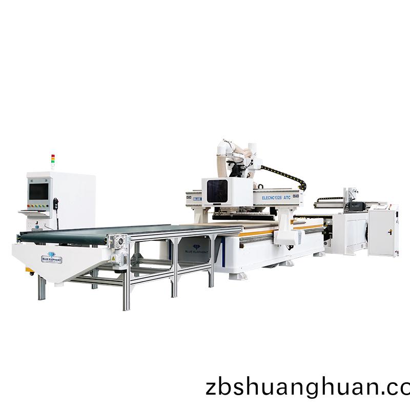 EK2直排換(huan)刀加工中心+上下料貼標