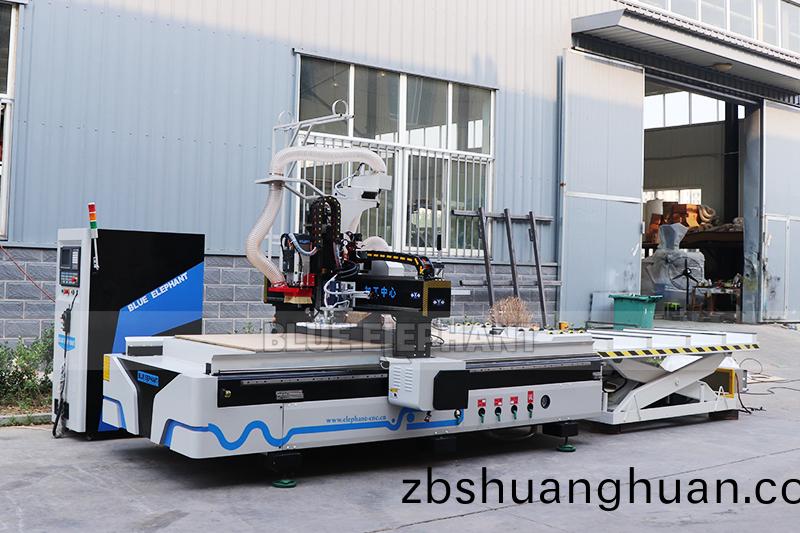 圓盤(pán)換(huan)刀(dao)加工中心(xin)