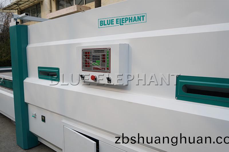 真(zhen)空(kong)覆膜機