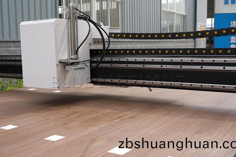 圓(yuan)盤換(huan)刀(dao)加(jia)工(gong)中心