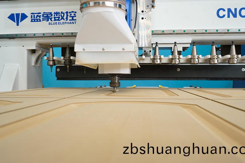 直排自動(dòng)換刀(dao)數(shù)控開料機(jī)