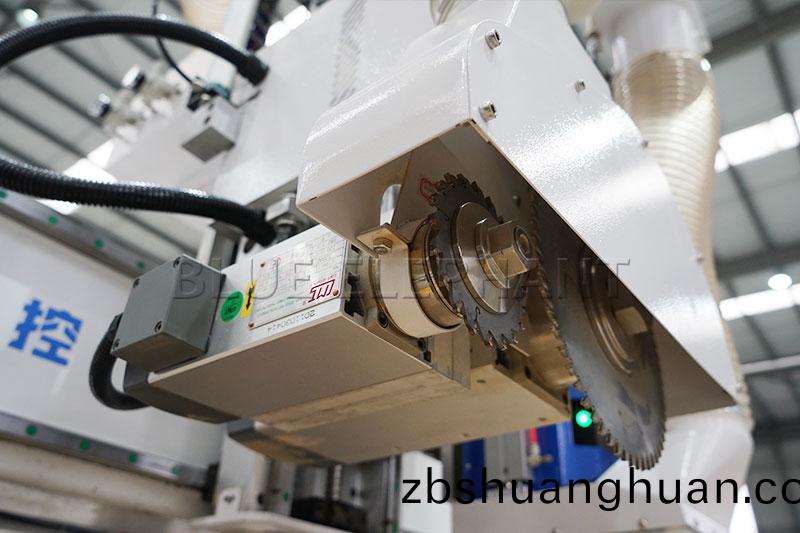 子(zi)母鋸數控加(jia)工中心