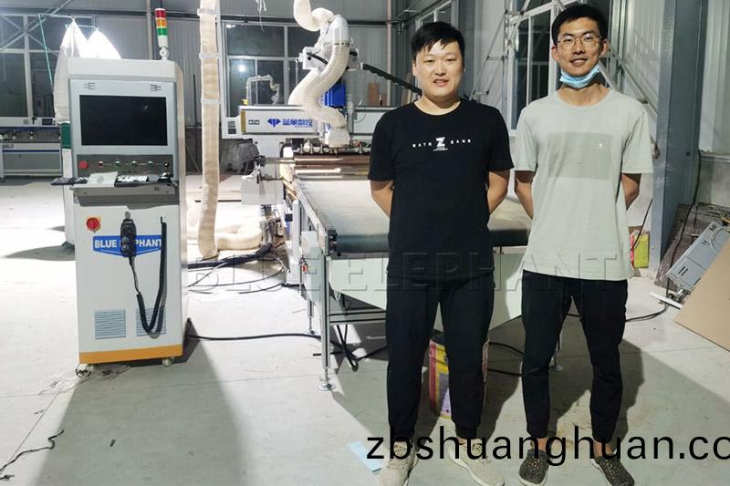 江囌(su)颺州XX客戶訂購自動上下料直排加工中心設備