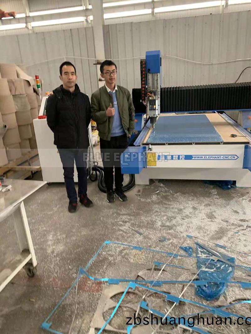 數(shù)控開料機在客戶廠區(qū)實拍